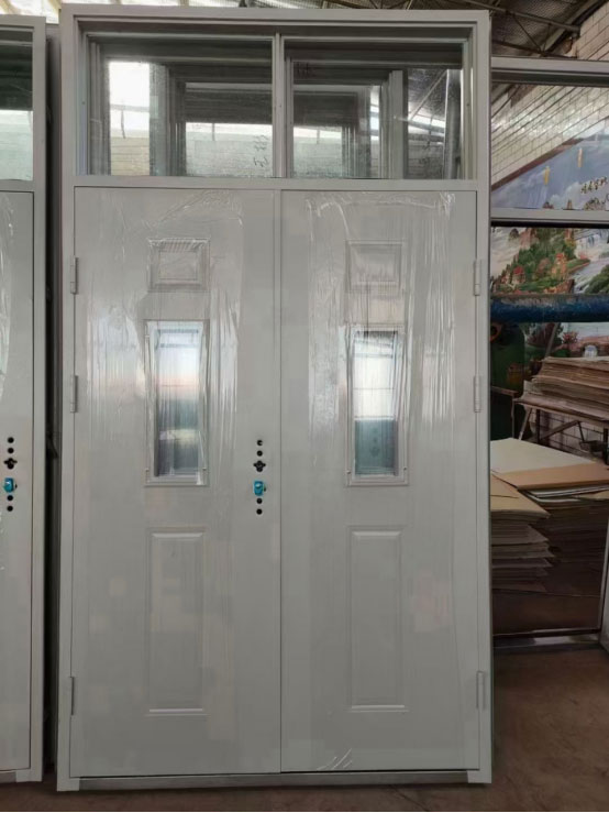 利通学校教室门