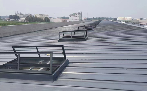 某中学室内体育馆利通排烟窗改造项目