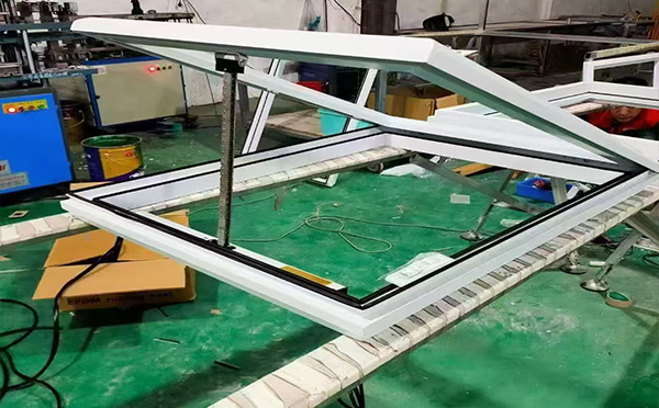 某地下车库出入口利通排烟窗配置工程