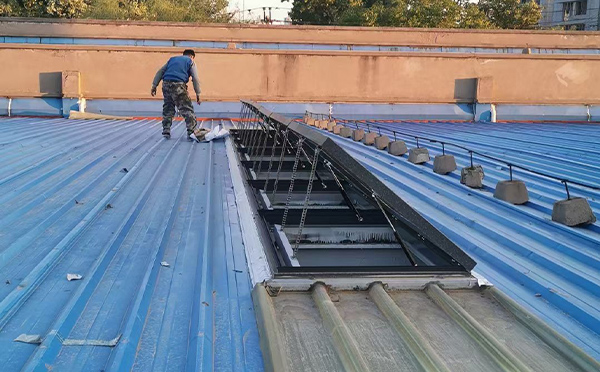 某区域性物流仓储中心利通排烟窗系统安装项目